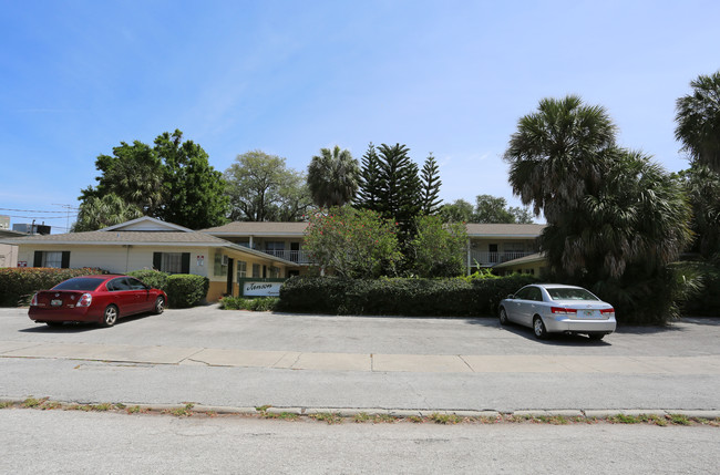 Janson Apartments in Tampa, FL - Foto de edificio - Building Photo