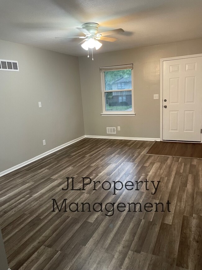 property at 921 SW Kingscross Rd