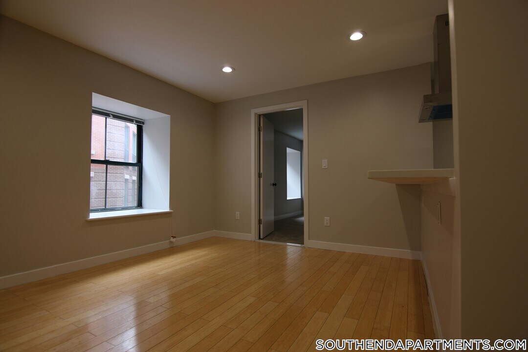 1661 Washington St in Boston, MA - Building Photo