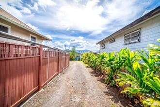 219 Crest Ave in Wahiawa, HI - Foto de edificio - Building Photo