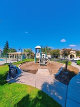 4429 W Pinsapo Dr in Fresno, CA - Foto de edificio - Building Photo
