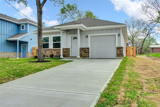 24735 Waterford St in Hempstead, TX - Building Photo - Building Photo