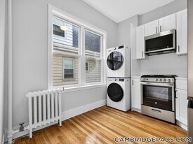 1576 Cambridge St, Unit 3F in Cambridge, MA - Building Photo