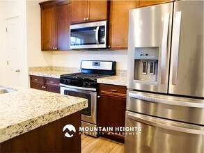 824 Newfield Dr in Sandy, UT - Building Photo - Building Photo