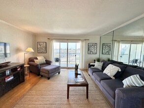 2901 Peninsula Rd in Oxnard, CA - Building Photo - Building Photo