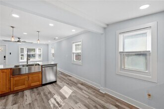 8229 Gygax Rd in Norfolk, VA - Foto de edificio - Building Photo