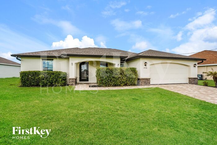 2728 NW 20th Pl in Cape Coral, FL - Foto de edificio