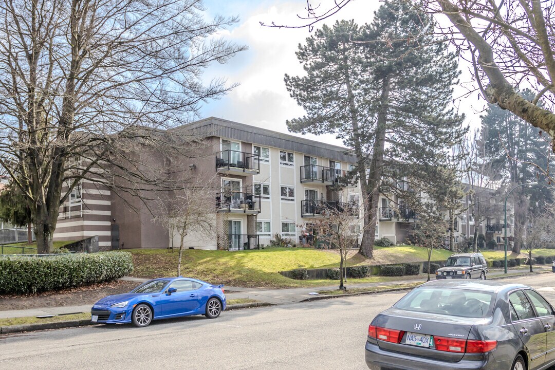 Chimo Terrace in Vancouver, BC - Building Photo