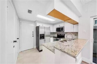 1829 Augusta Dr in Houston, TX - Building Photo - Building Photo