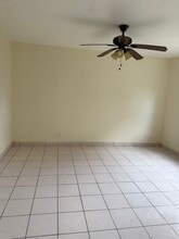 6153 Moonbeam Dr in Greenacres, FL - Foto de edificio - Building Photo