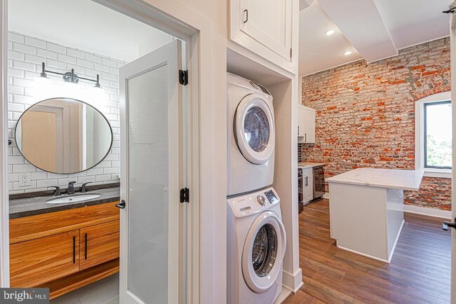 property at 1211 Bainbridge St