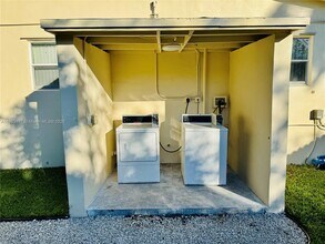 609 NW 2nd Ave in Hallandale Beach, FL - Building Photo - Building Photo