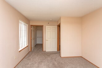 Torrey Pines in Sioux Falls, SD - Building Photo - Interior Photo