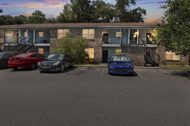 Royal Dutch Villas Apartments in Savannah, GA - Building Photo - Building Photo