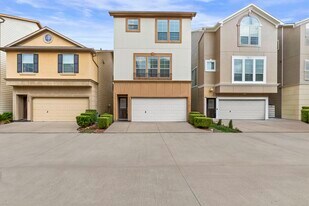 3334 Clearview Villa Way in Houston, TX - Building Photo