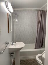 118 N Thayer St, Unit Apt1 in Ann Arbor, MI - Building Photo - Building Photo