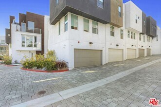 2202 Edendale Ln in Los Angeles, CA - Building Photo - Building Photo