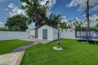 531 NW 76th Terrace in Pembroke Pines, FL - Building Photo - Building Photo
