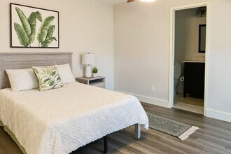 1043 Elmwood Dr in Lewisville, TX - Building Photo - Building Photo