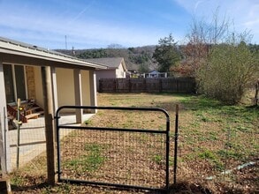 211 Cloos Cir Dr in Ozark, AR - Building Photo - Building Photo