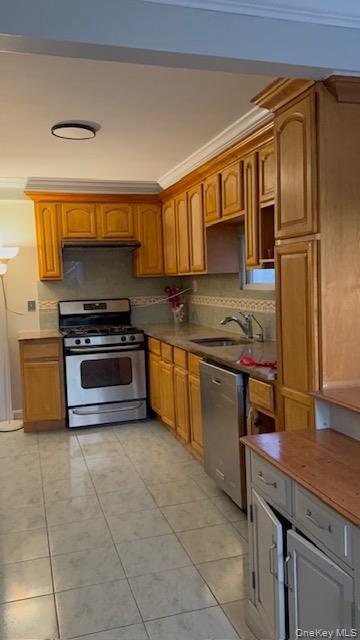 915 N 7th St in New Hyde Park, NY - Building Photo - Building Photo