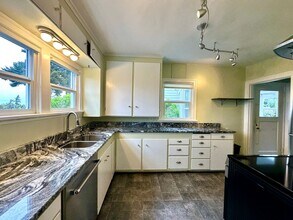 908 17th St in Bellingham, WA - Building Photo - Building Photo