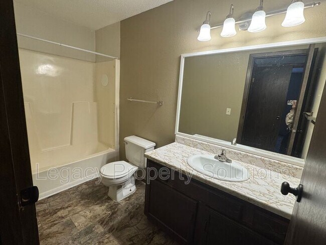 property at 1011 S 3rd St