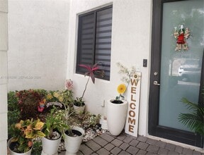 2414 SW 145th Pl in Miami, FL - Building Photo - Building Photo