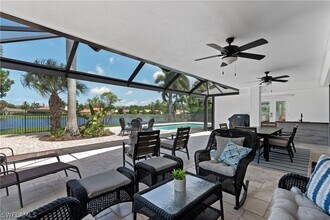 2500 Kings Lake Blvd in Naples, FL - Building Photo - Building Photo
