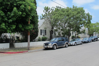 917 N El Centro Ave in Los Angeles, CA - Building Photo - Building Photo