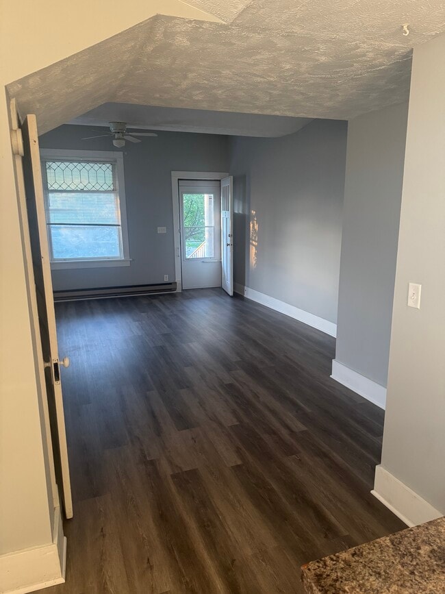 4907 Capitol Ave, Unit 2 in Omaha, NE - Foto de edificio - Building Photo