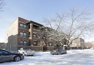 Renaissance Apartments in Chicago, IL - Building Photo - Building Photo