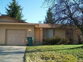 12210-12210 W Parkway Dr in Post Falls, ID - Building Photo