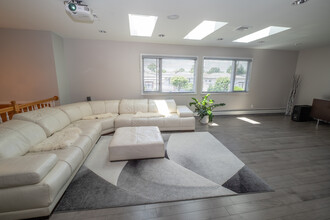 1034 Koelle Blvd in Secaucus, NJ - Building Photo - Building Photo