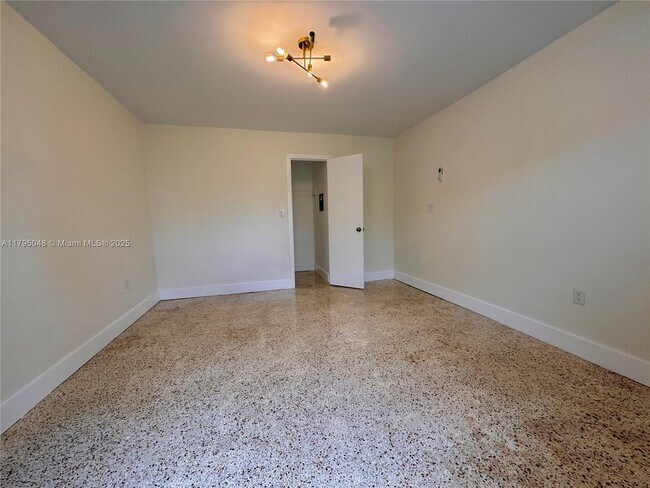 7137 SW 22nd St in Miami, FL - Building Photo - Building Photo
