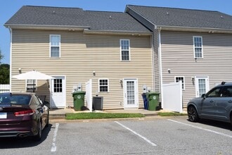 1613 Oak Leaf Dr NW in Hickory, NC - Building Photo - Building Photo
