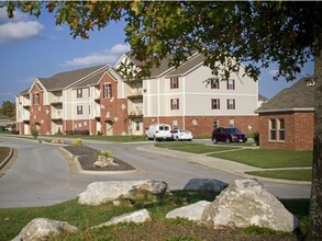 Oak Court in Republic, MO - Building Photo - Building Photo