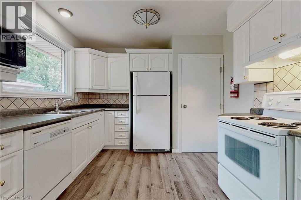 26 Glengarry Rd in St Catharines, ON - Building Photo