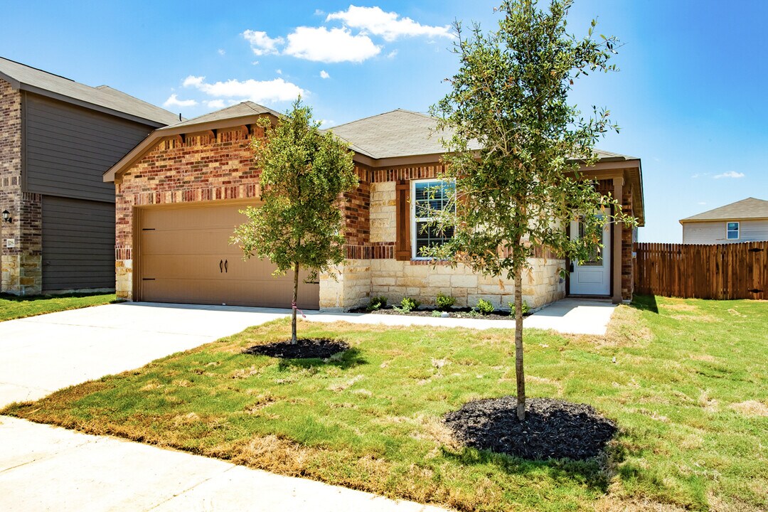 280 Mount Vernon Way, Liberty Hl in Liberty Hill, TX - Building Photo