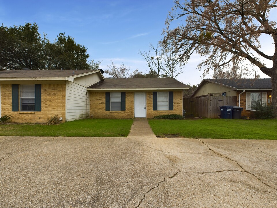 3300 Normand Dr in College Station, TX - Foto de edificio