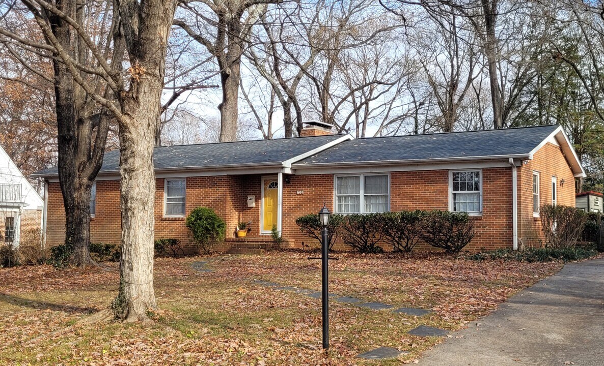 703 Longview St in Greensboro, NC - Building Photo