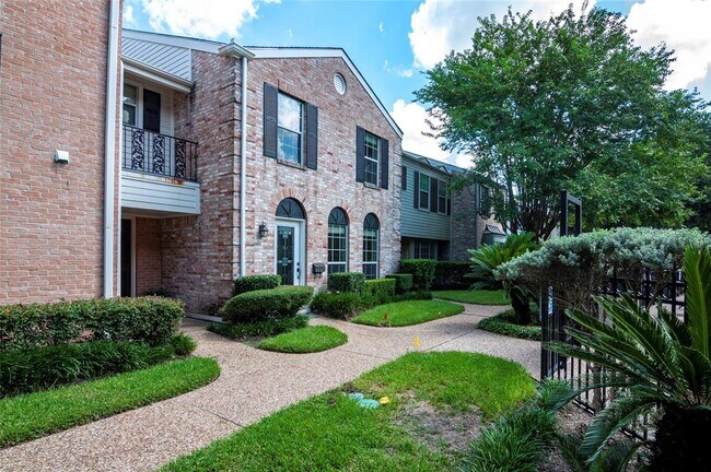 12979 Trail Hollow Dr in Houston, TX - Foto de edificio - Building Photo