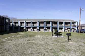 Wheatland Gardens in Dallas, TX - Building Photo - Building Photo