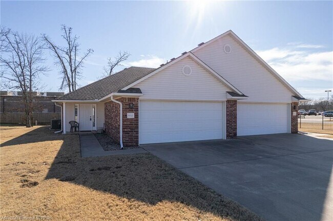 property at 5800 Park Valley Cir