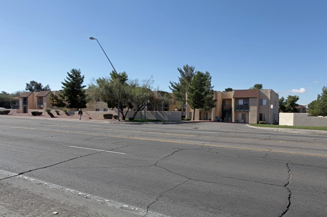 Campbell Terrace in Tucson, AZ - Building Photo - Building Photo