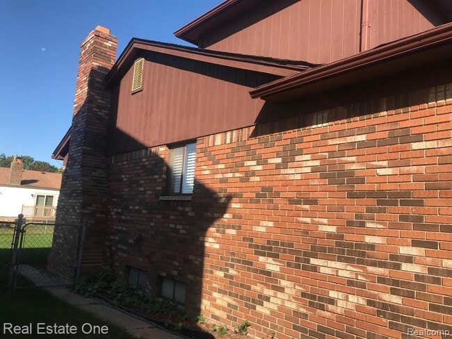 37147 Evergreen Dr in Sterling Heights, MI - Building Photo - Building Photo