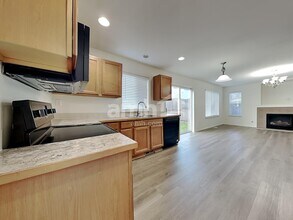 18606 112th Ave E in Puyallup, WA - Foto de edificio - Building Photo