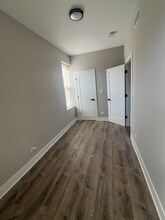 931 W 34th Pl, Unit 1 in Chicago, IL - Building Photo - Building Photo