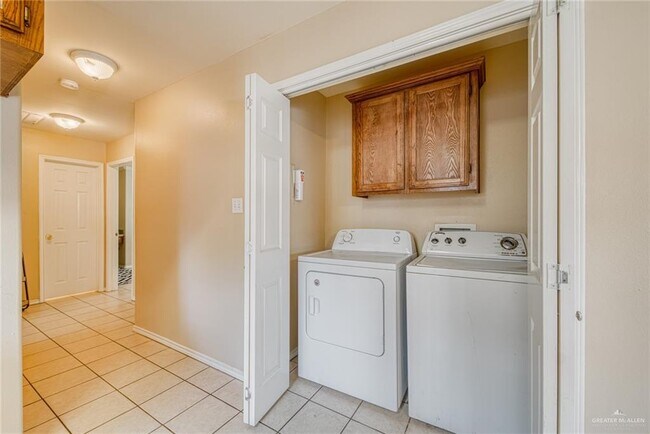 3624 W Sarah Evans St-Unit -1 in Edinburg, TX - Foto de edificio - Building Photo
