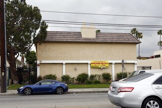 Studio Village Apartments in Van Nuys, CA - Building Photo - Building Photo